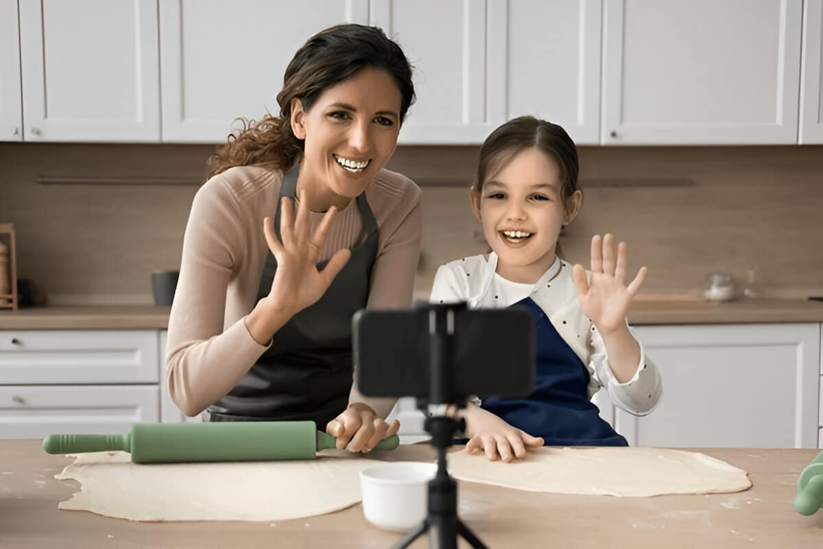 ivy-elena-daughter-video-cooking Ivy and her daughter sharing a smile and a wave during their kitchen time — just a sweet moment on camera